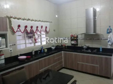 Casa com 3 Quartos à venda, 220m² no Novo Mundo, Uberlândia