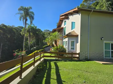 Casa de Condomínio com 3 Quartos à venda, 238m² no Cumbari, Mairiporã