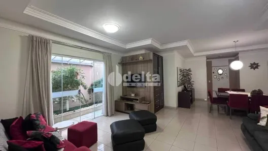 Casa com 4 Quartos à venda, 225m² no Jardim Karaíba, Uberlândia