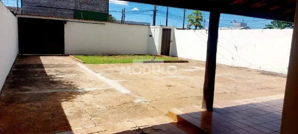 Casa com 3 Quartos à venda, 200m² no Marta Helena, Uberlândia