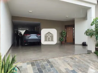 Imóvel Comercial com 4 Quartos para alugar, 384m² no Morada da Colina, Uberlândia