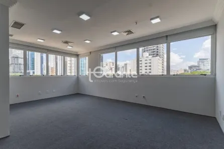 Sala Comercial para venda ou aluguel, 64m² no Santo Amaro, São Paulo