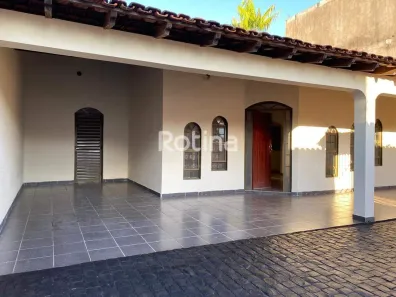 Casa com 3 Quartos à venda, 137m² no Santa Mônica, Uberlândia