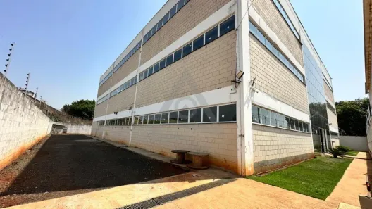 Prédio Comercial para alugar, 2000m² no Parque Brasil 500, Paulínia