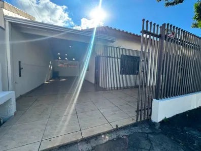 Casa com 2 Quartos para alugar, 70m² no Jardim Liberdade, Maringá