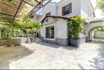 Casa com 3 Quartos à venda, 300m² no Pacaembu, São Paulo
