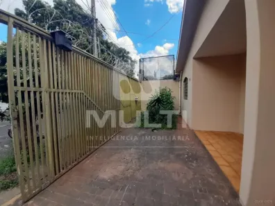 Casa com 3 Quartos à venda, 161m² no Santa Mônica, Uberlândia