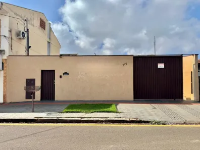 Prédio Comercial para alugar, 135m² no Zona 05, Maringá