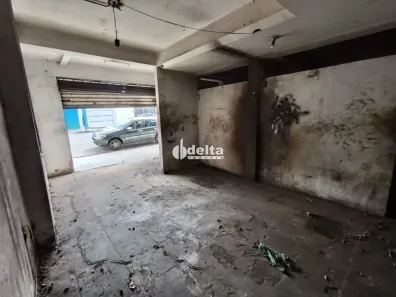Ponto Comercial para alugar, 80m² no Nossa Senhora Aparecida, Uberlândia