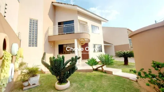Sobrado com 4 Quartos à venda, 400m² no Country, Cascavel