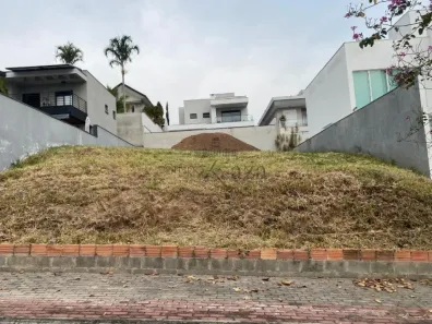 à venda, 450m² no Condomínio Residencial Jaguary, São José dos Campos