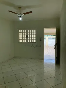 Casa com 2 Quartos à venda, 130m² no Jardim Ismênia, São José dos Campos