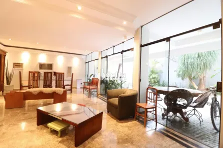 Casa com 4 Quartos para alugar, 256m² no Lídice, Uberlândia