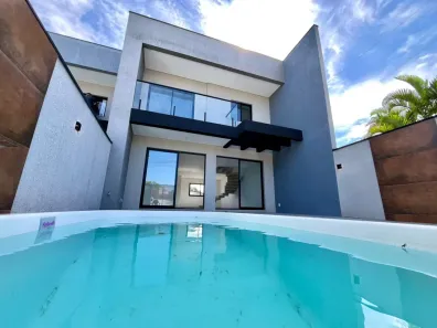 Sobrado com 3 Quartos à venda, 124m² no Centro, Guaratuba