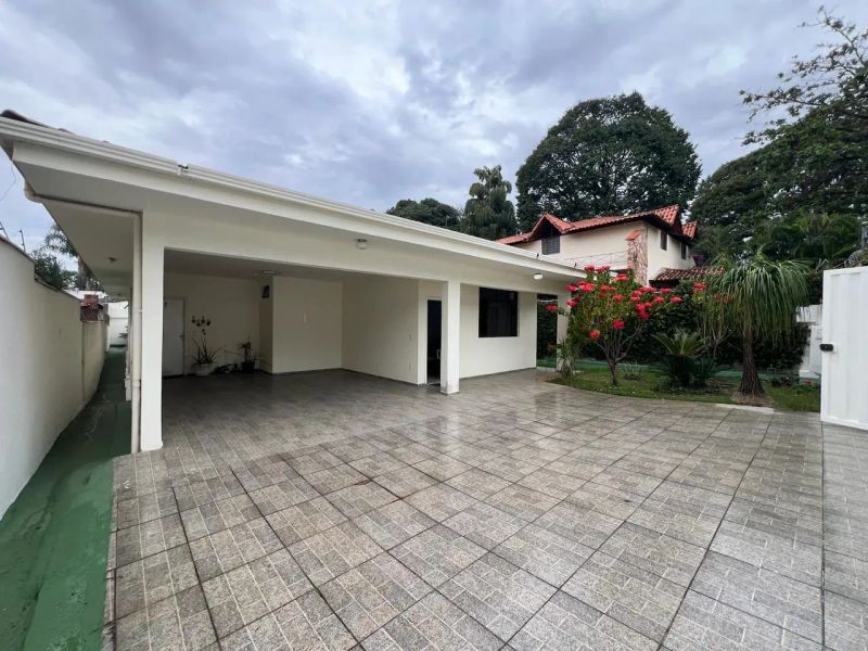Casa com 3 quartos — Bandeirantes (Pampulha), Belo Horizonte