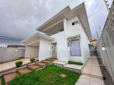 Sobrado com 4 Quartos à venda, 353m² no Santo André, Anápolis