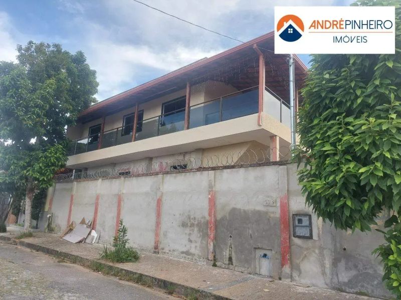 Casa com 3 quartos — Santa Mônica, Belo Horizonte