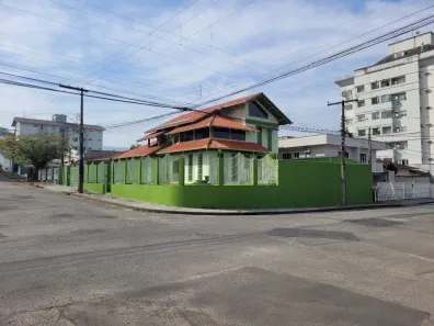 Casa com 3 Quartos à venda, 200m² no Bom Retiro, Joinville