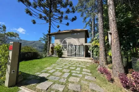 Casa com 3 Quartos à venda, 175m² no Carangola, Petrópolis