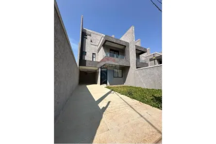 Sobrado com 3 Quartos para alugar, 109m² no Uberaba, Curitiba