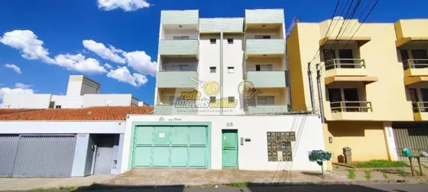 Apartamento com 2 Quartos para alugar, 99m² no Universitário, Uberaba