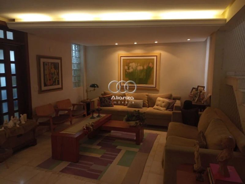 Casa com 5 quartos — Santa Lúcia, Belo Horizonte