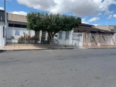 Casa com 3 Quartos para venda ou aluguel, 190m² no Centro, Itabaiana