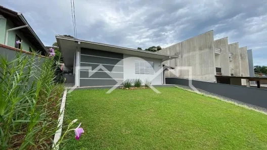 Casa com 3 Quartos para alugar, 120m² no Petrópolis, Joinville