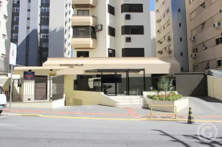 Apartamento com 3 Quartos para alugar, 90m² no Centro, Florianópolis