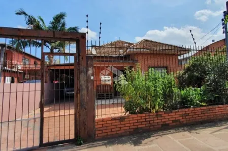 Casa com 3 Quartos à venda, 240m² no Navegantes, Porto Alegre