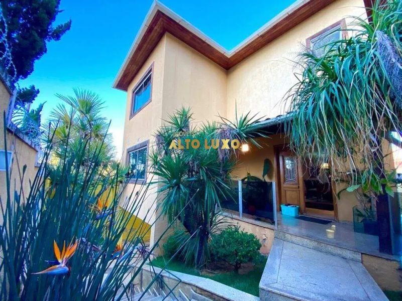 Casa com 4 quartos — Santa Lúcia, Belo Horizonte