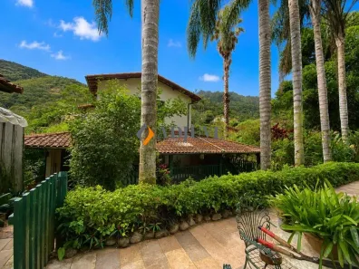Casa com 3 Quartos para alugar, 150m² no Samambaia, Petrópolis