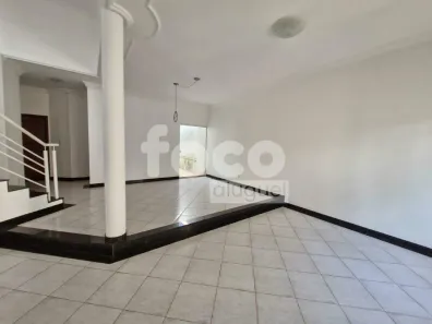Casa com 4 Quartos para alugar, 239m² no Morada da Colina, Uberlândia