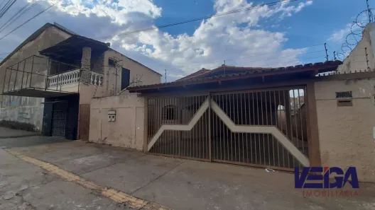 Casa com 3 Quartos para alugar, 229m² no Vila Regina, Goiânia