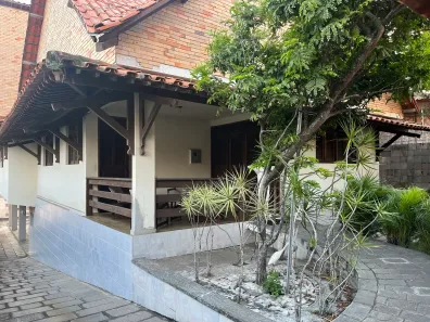 Casa com 3 Quartos para alugar, 302m² no Conceição, Campina Grande