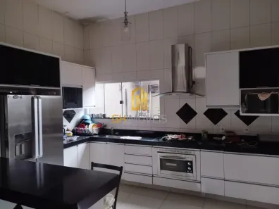Sobrado com 3 Quartos à venda, 282m² no Jardim Pampulha, Goiânia
