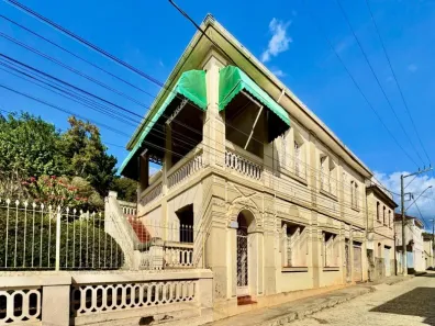 Casa com 6 Quartos à venda, 800m² no Centro, Bicas