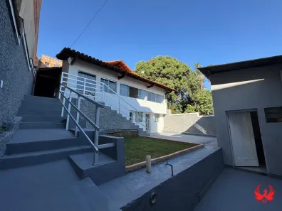 Casa com 3 Quartos à venda, 360m² no Jardim Laguna, Contagem