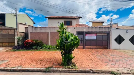 Sobrado com 4 Quartos à venda, 282m² no Carandá Bosque, Campo Grande