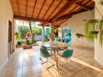 Imóvel Comercial com 3 Quartos à venda, 250m² no Centro, Jardinópolis