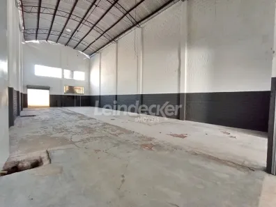 Galpão/Depósito/Armazém para alugar, 330m² no Navegantes, Porto Alegre