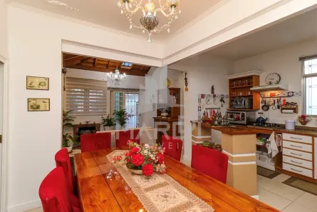 Casa com 4 Quartos à venda, 180m² no Passo da Areia, Porto Alegre