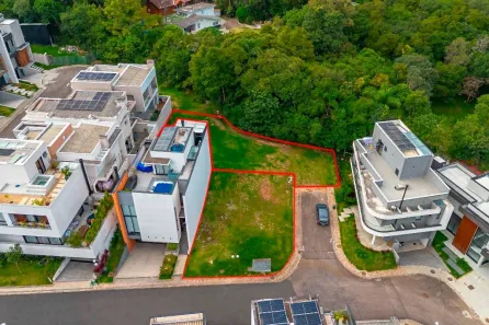 Lote/Terreno à venda, 879m² no Campo Comprido, Curitiba