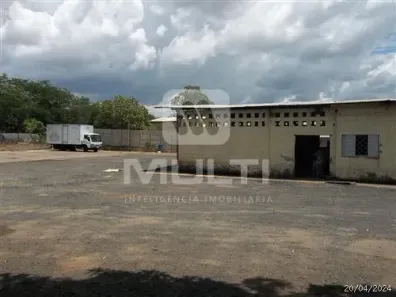 Casa com 1 Quarto à venda, 500m² no Distrito Industrial, Uberlândia