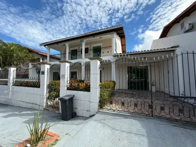 Casa de Condomínio com 5 Quartos à venda, 425m² no Aleixo, Manaus