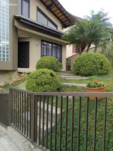 Casa com 4 Quartos para alugar, 354m² no Saguaçu, Joinville