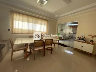 Casa com 3 Quartos à venda, 235m² no Jardim Europa, Uberlândia