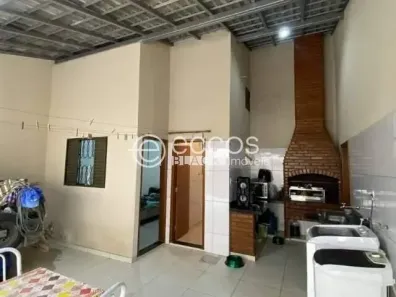 Casa com 5 Quartos à venda, 225m² no Luizote de Freitas, Uberlândia