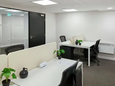Sala Comercial para alugar, 132m² no Centro, Curitiba