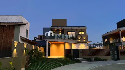 Casa com 4 Quartos à venda, 244m² no Campeche, Florianópolis